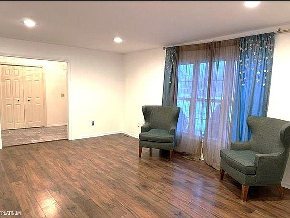 4th image of 26528 Farmington Rd