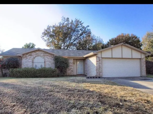 3109 Meadow Wood Ln, Bedford, TX 76021