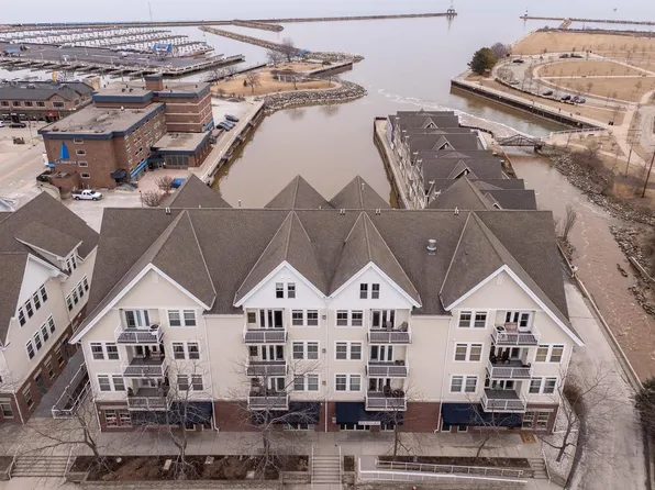 110 South Wisconsin STREET #4E, Port Washington, WI 53074