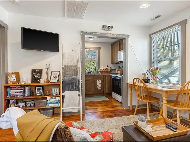 204 Woodrow Ave #B — Photo 4
