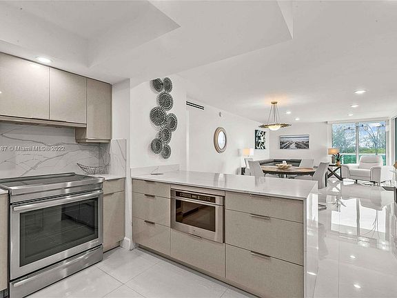3rd image of 100 Bayview Dr APT 416
