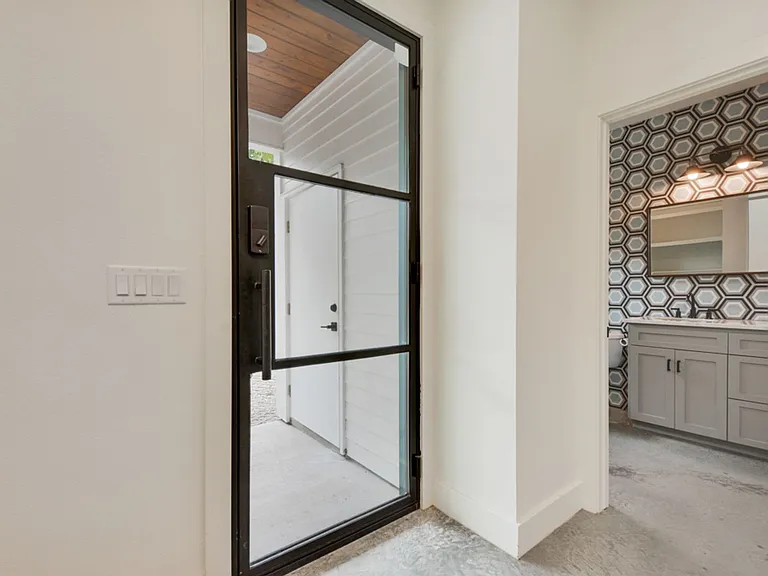 400 W Monroe St #A — Photo 8