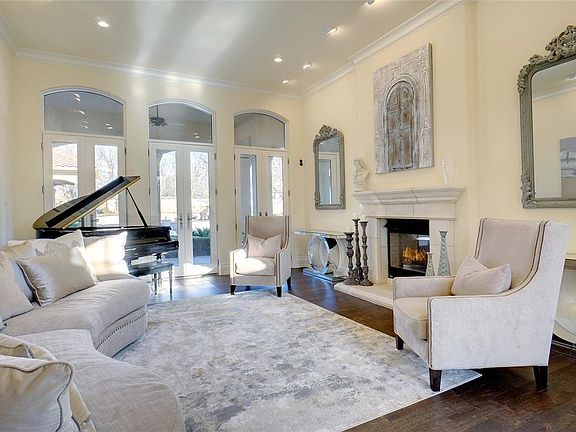 4th image of 5609 Versailles Ct