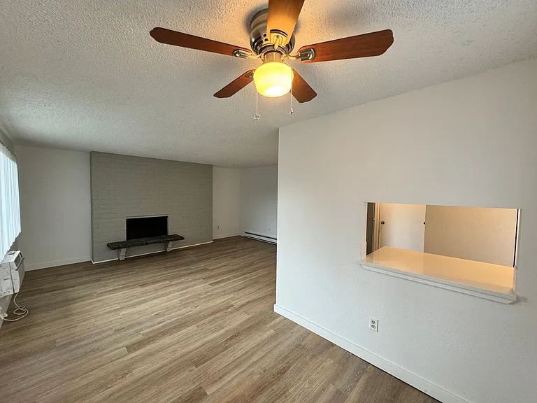 Stunning 2 Bed, 1 Bath w/ Laundry & AC in Lincoln Heights! — Photo 6