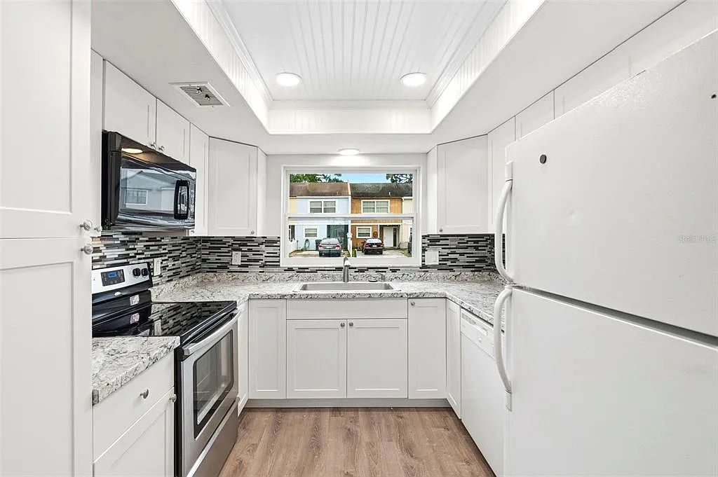 2 bed, 1.5 bath, 1048 sqft, $1,800 — Photo 4