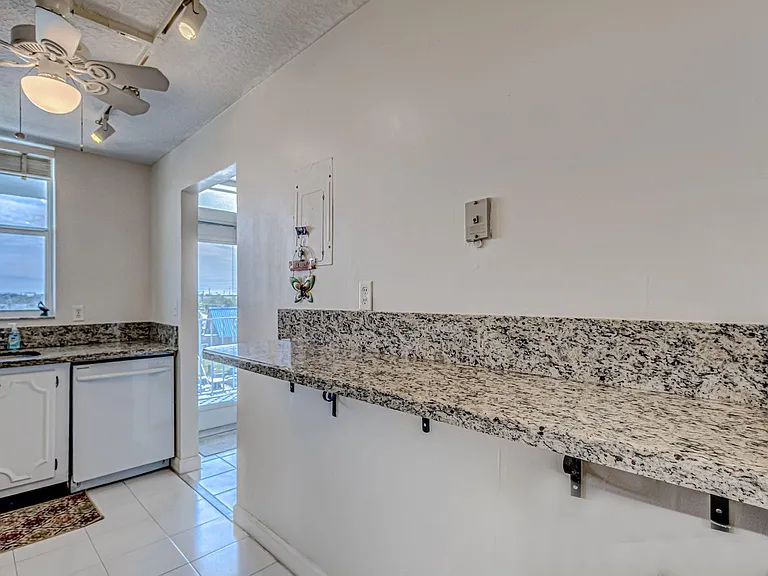 108 Paradise Harbour Blvd #512 — Photo 9