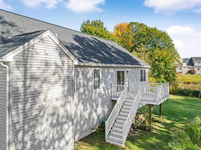 22 Maple Rd — Photo 9