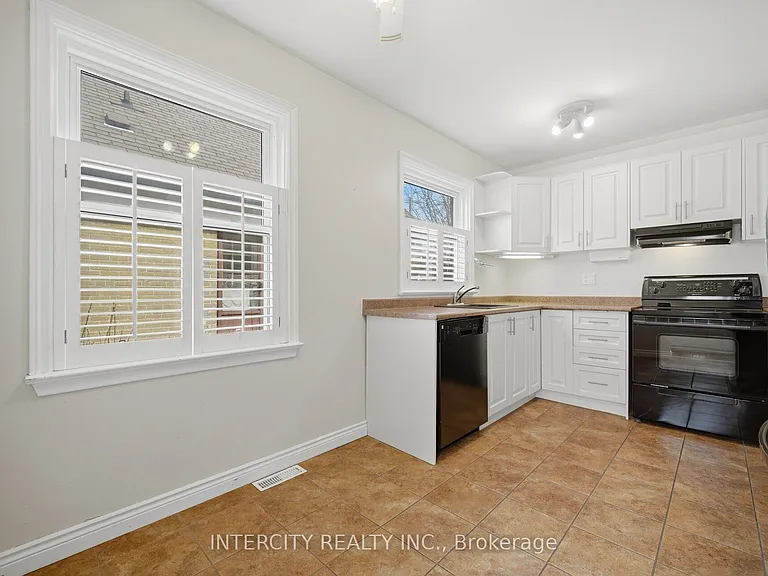 49 McCaul St — Photo 19