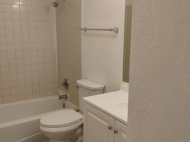 10508 Ashwood Dr #D — Photo 5