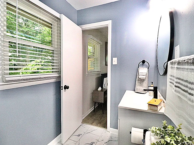 2402 Deborah Dr — Photo 10