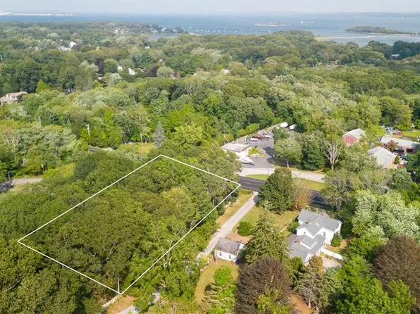 127 Weaver Rd, North Kingstown, RI 02852