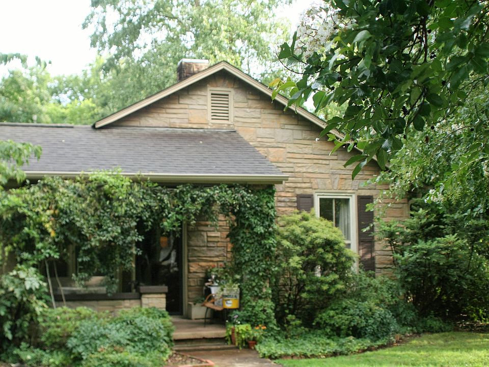 Beautiful craftsman cottage.
