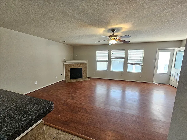 11015 Walkup Way — Photo 8