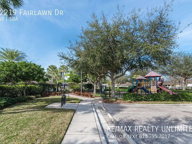 12219 Fairlawn Dr — Photo 45