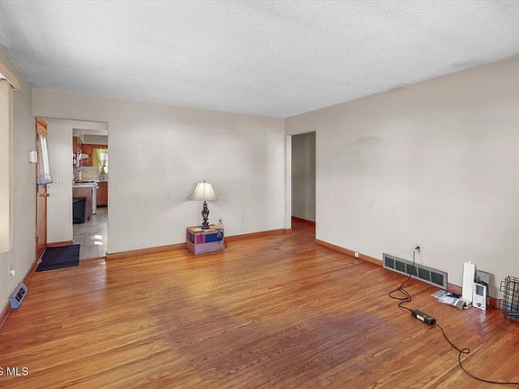 4th image of 4031 Clover Ridge Ct