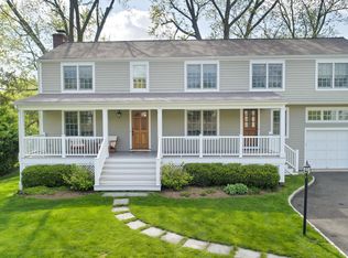 11 Greenwich Cove Dr, Old Greenwich, CT 06870