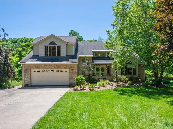 537 McCombs Rd, Venetia, PA 15367