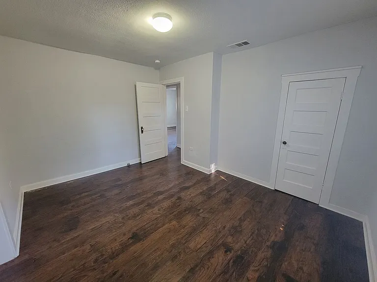 918 Preston St — Photo 6