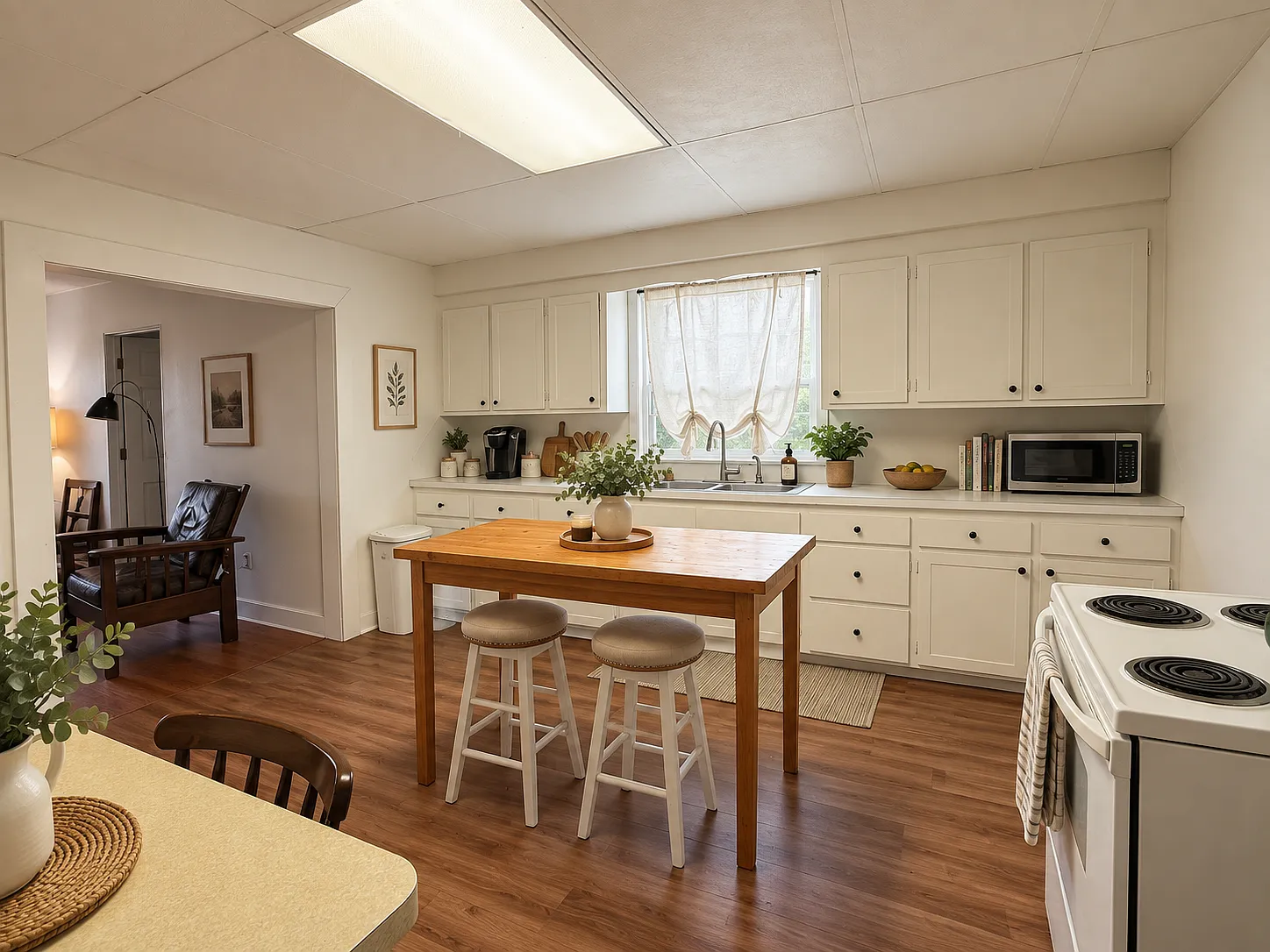 4 bed, 1320 sqft, $4,400 — Photo 2