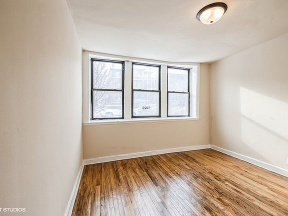 3rd image of 1020 E Hyde Park Blvd #B