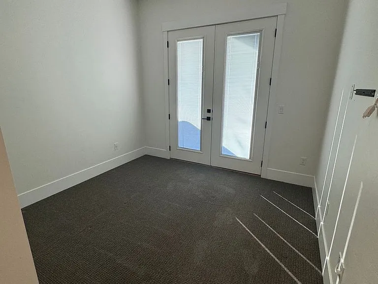 647 W 280 S — Photo 37