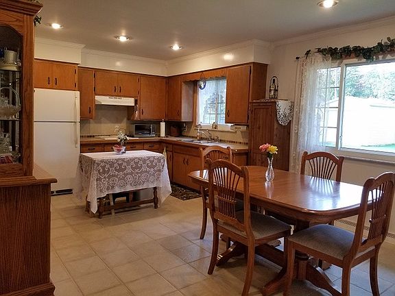 3rd image of 3357 Parkway Dr