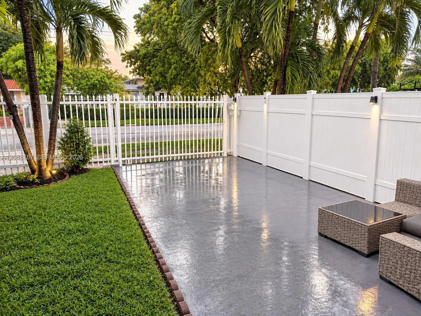 Riverside Manor — Photo 2