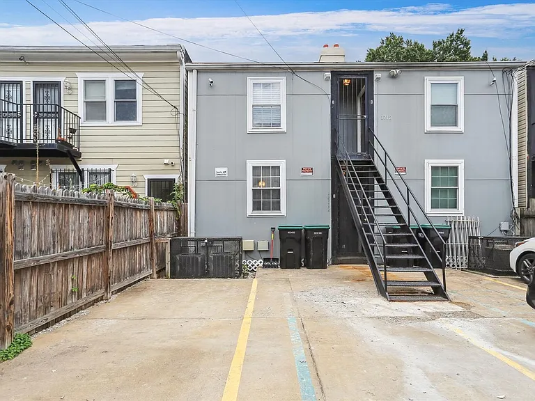 1712 W Virginia Ave NE — Photo 4