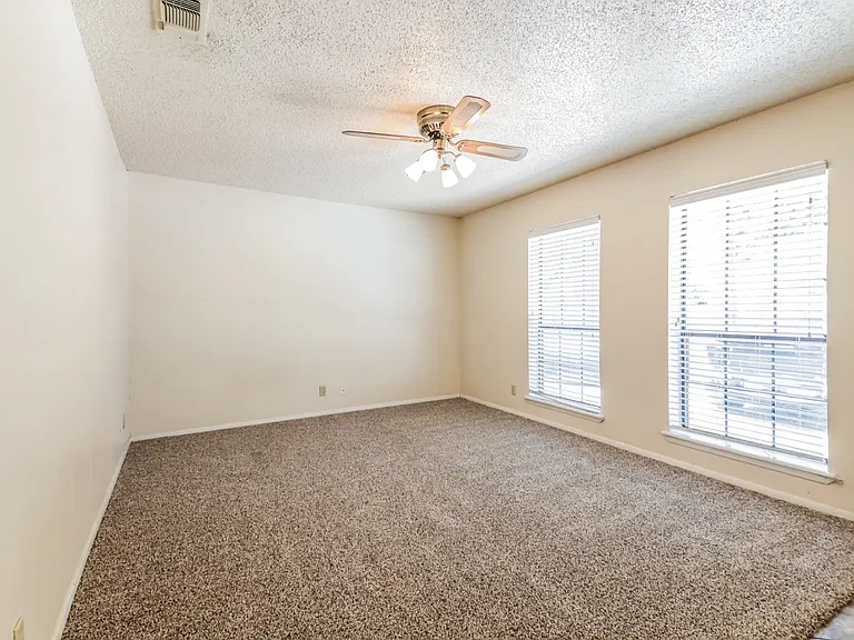 808-806 W Belden St #808 — Photo 5
