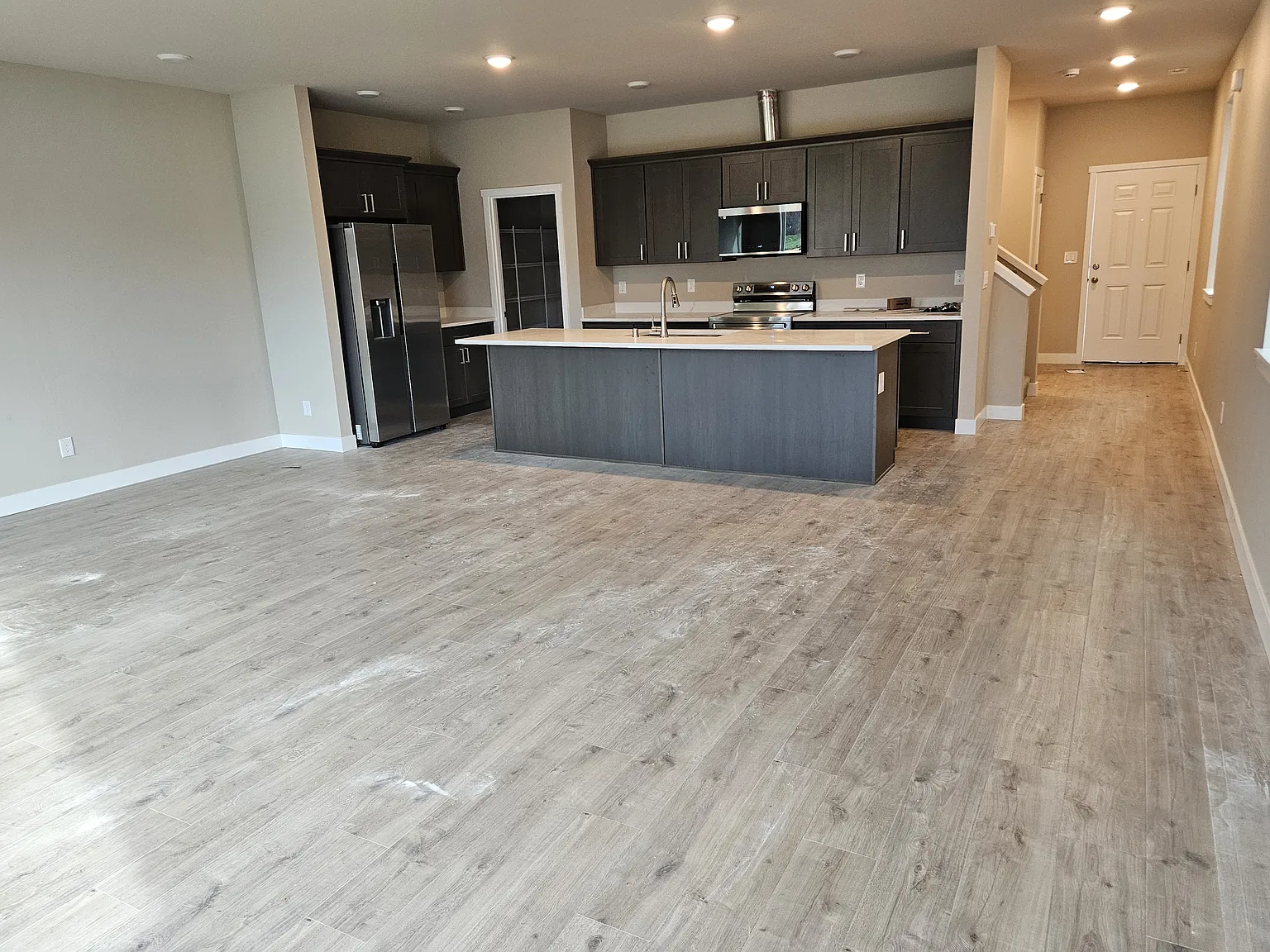 4 bed, 2.5 bath, 2270 sqft, $3,000 — Photo 3