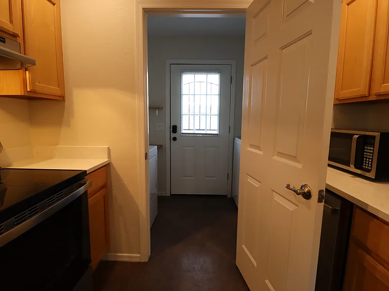 1020 E Silver St — Photo 34