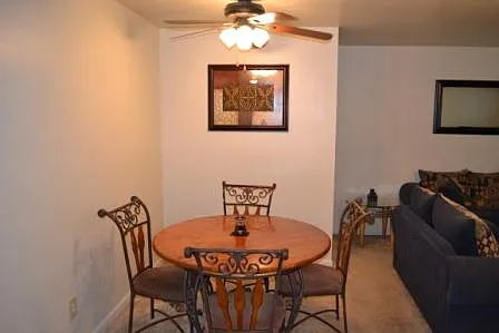 Park Towne Apartments — Photo 3