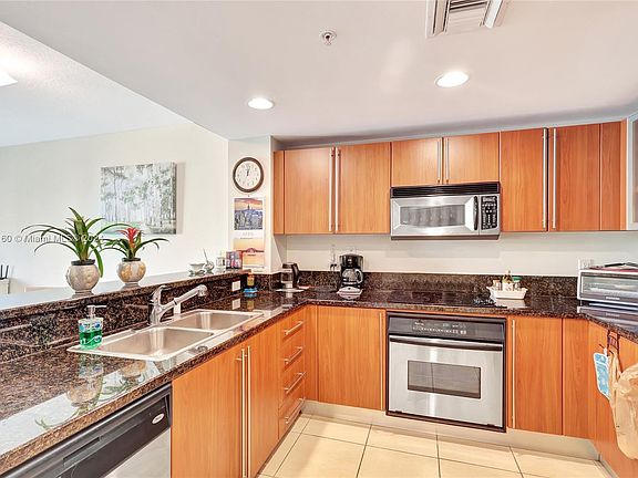 5th image of 610 Clematis St APT 429