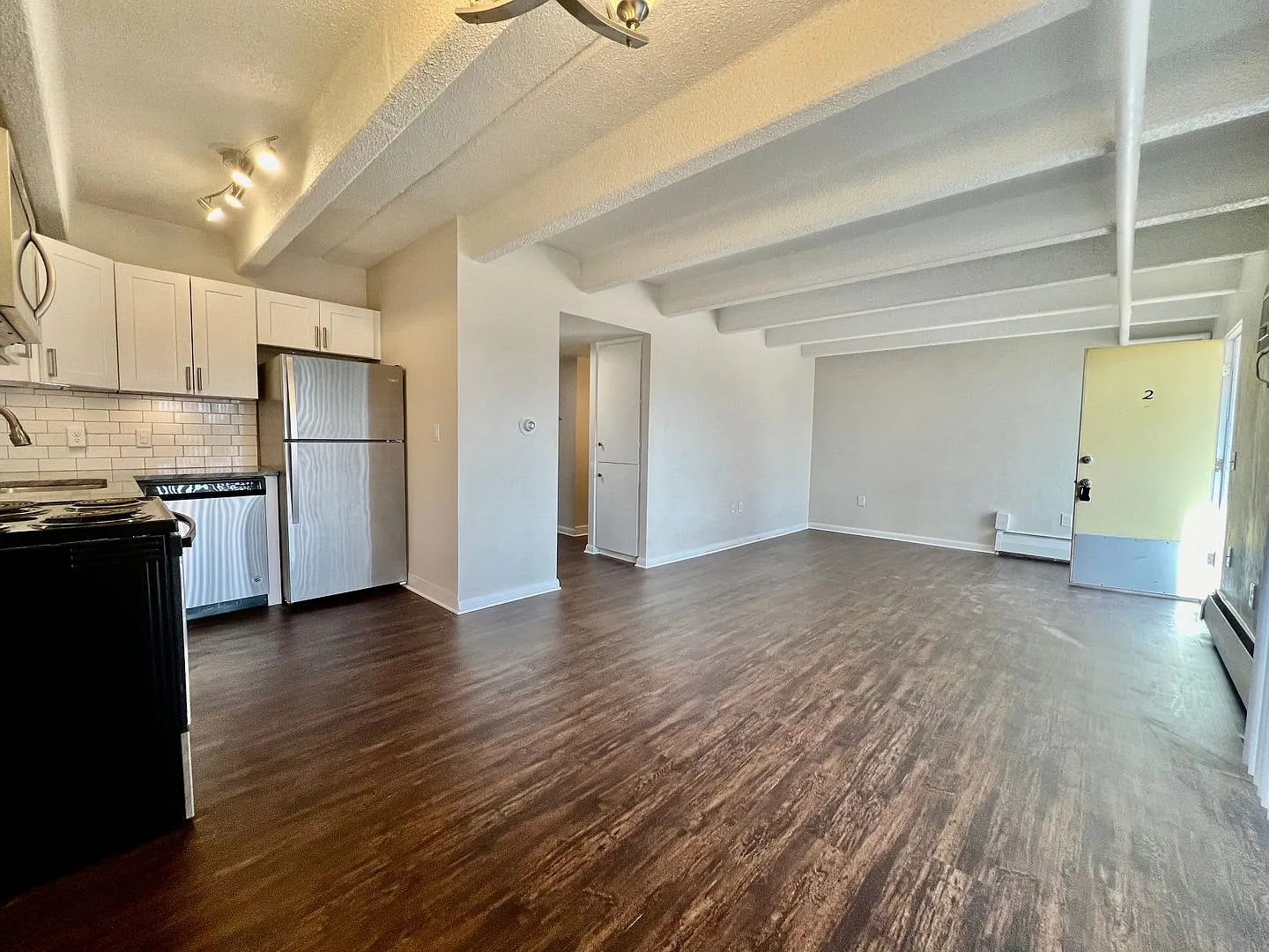 Beautifully updated apartment near downtown — Photo 3