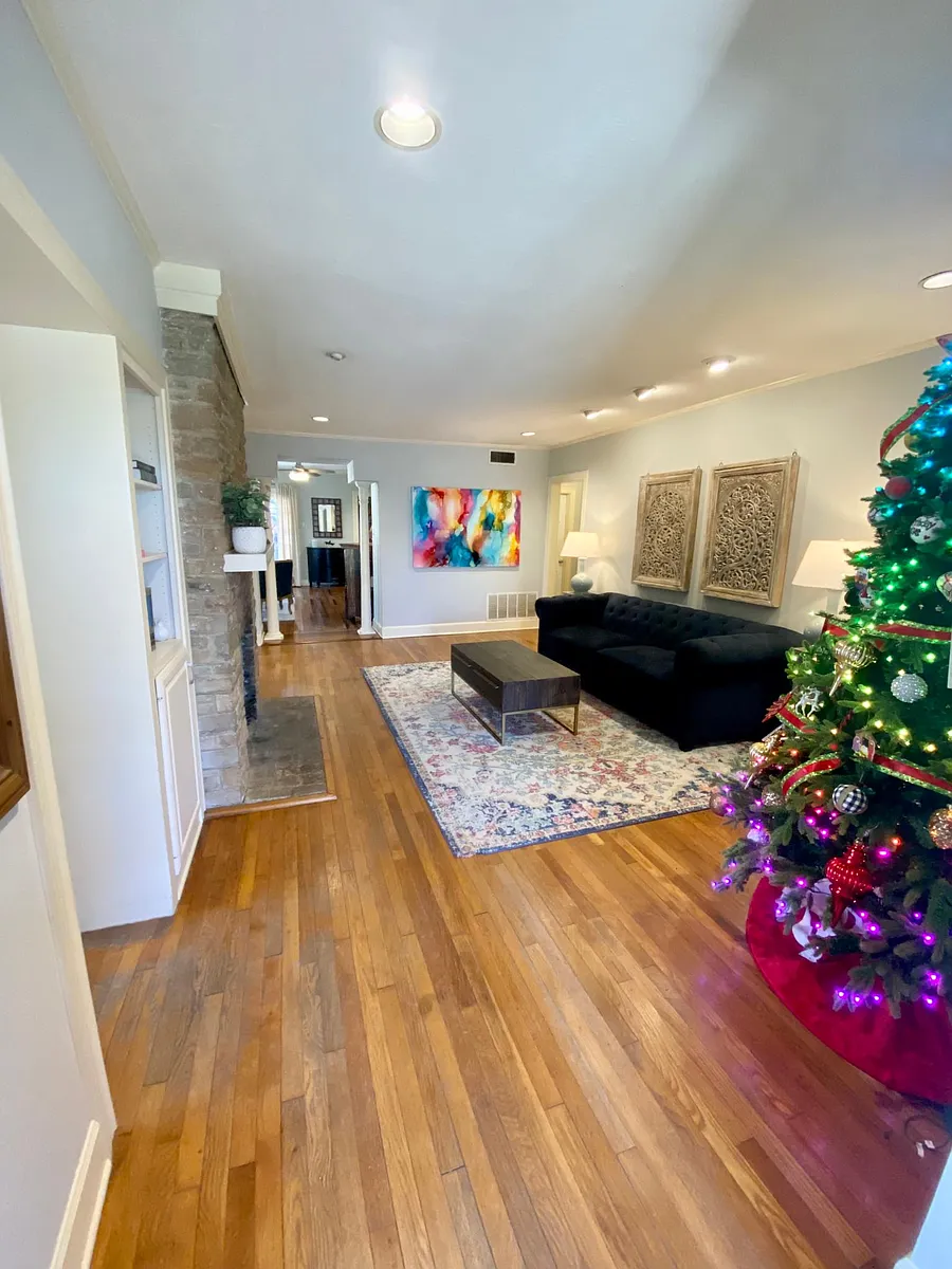 Formal Living from entry hallway - 2105 Elton Ln