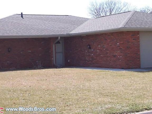 3rd image of 822 N Lakeshore Dr
