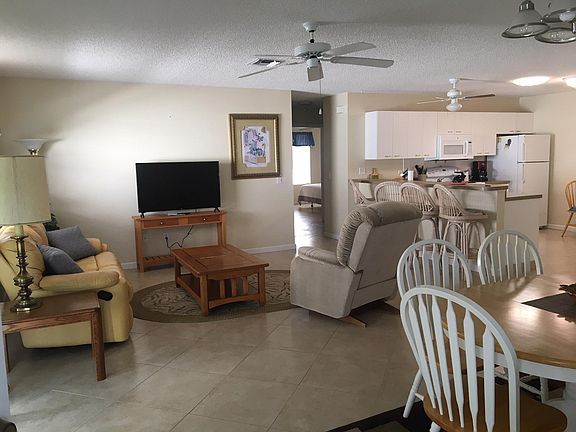 4th image of 1544 Lozano Ave