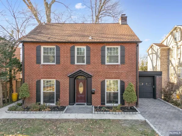 1290 Fayette St, Teaneck, NJ 07666