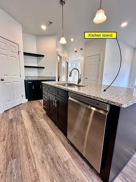4 bed, 2.5 bath, 1850 sqft, $2,000 — Photo 3