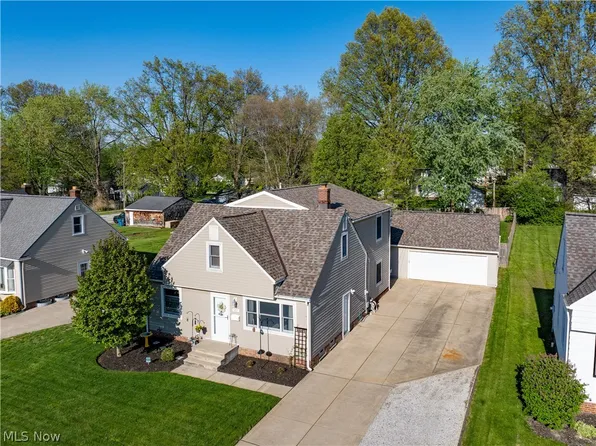 5307 Karen Isle Dr, Willoughby, OH 44094