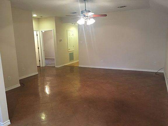 2nd image of 1136 California Blvd