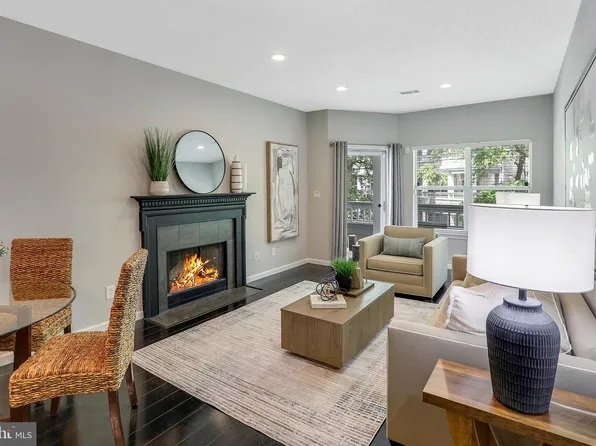 13085 Autumn Woods Way APT 206, Fairfax, VA 22033