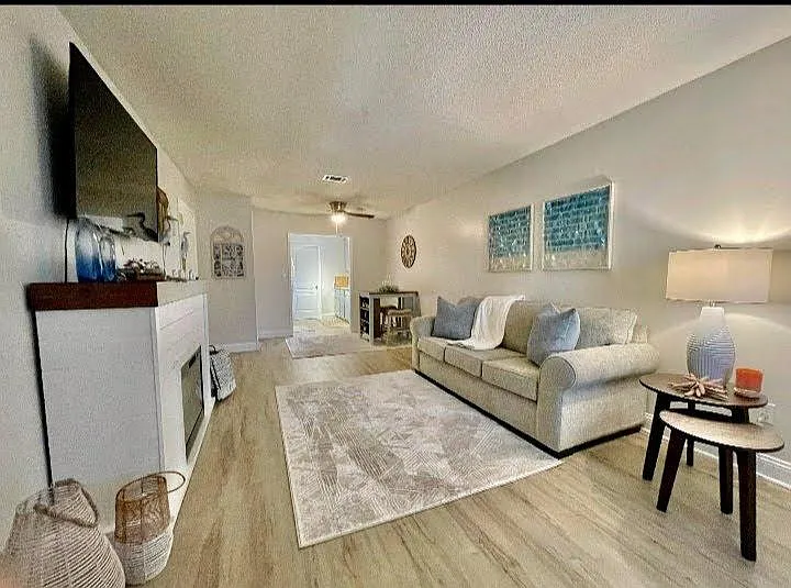2 bed, 900 sqft, $1,325 — Photo 3