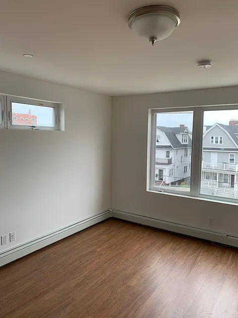 3 bed, 1000 sqft, $3,811 — Photo 4