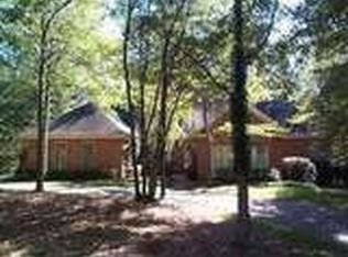 135 Hanover Dr, Bogart, GA