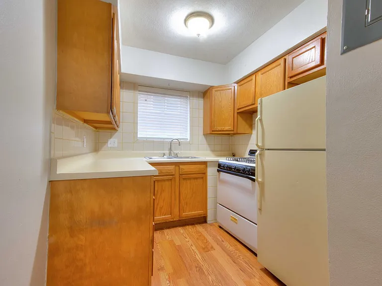 3508-10 Russell Ave — Photo 6