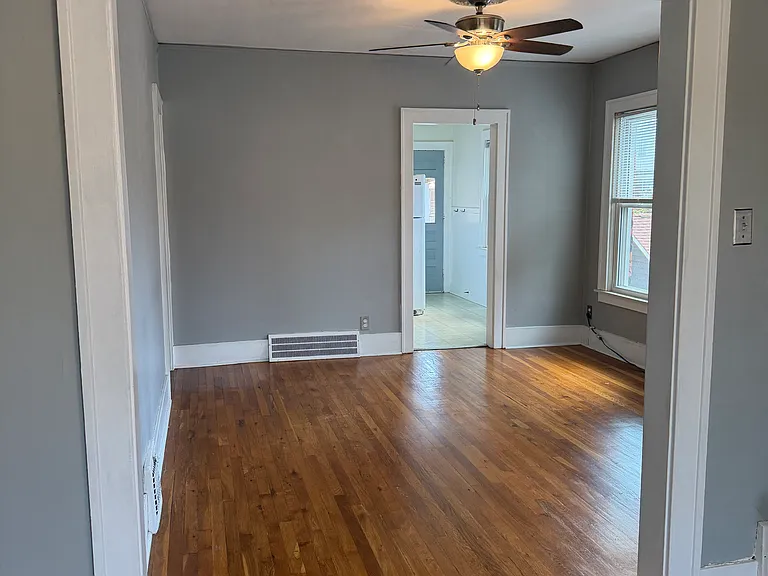 1052 Beaconsfield Ave — Photo 13