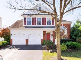 11 Paddock Ct, Asbury, NJ 08802