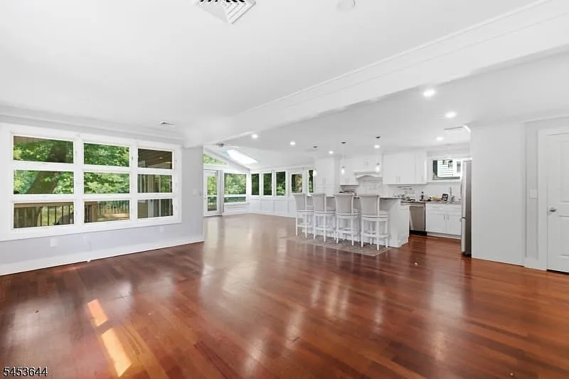 2 bed, 1.0 bath, $2,850 — Photo 4