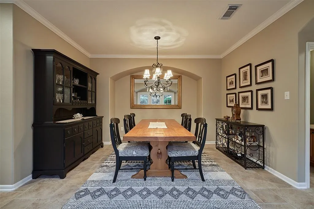 5 bed, 3.5 bath, 3948 sqft, $6,500 — Photo 4